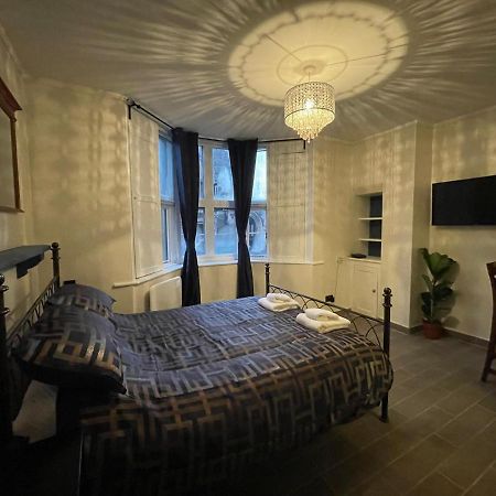 Gated Stunning Period Studio In Vibrant Bristol Exterior photo